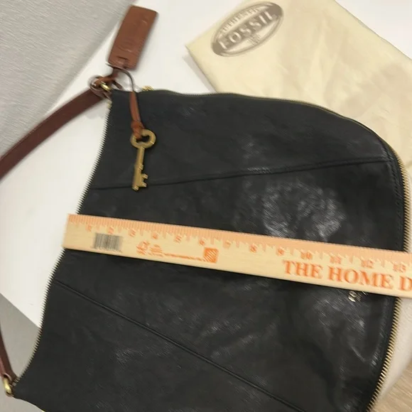 NWOT FOSSIL Gwen Hobo Expandable Pebbled Leather Bag with Dust Bag - Picture 16 of 17